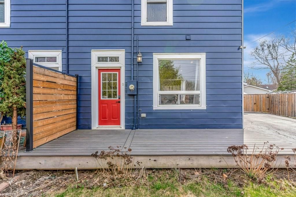 Single Family Residence for sale at 102 Poplar Avenue, Acton, AC Acton, L7J 2E2 - MLS: 40724007