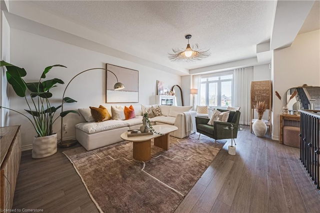 525 Dundas Street