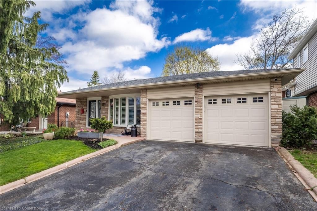 Single Family Residence for sale at 2217 Lancaster Crescent, Burlington, Brant Hills, L7P 3G4 - MLS: 40724441