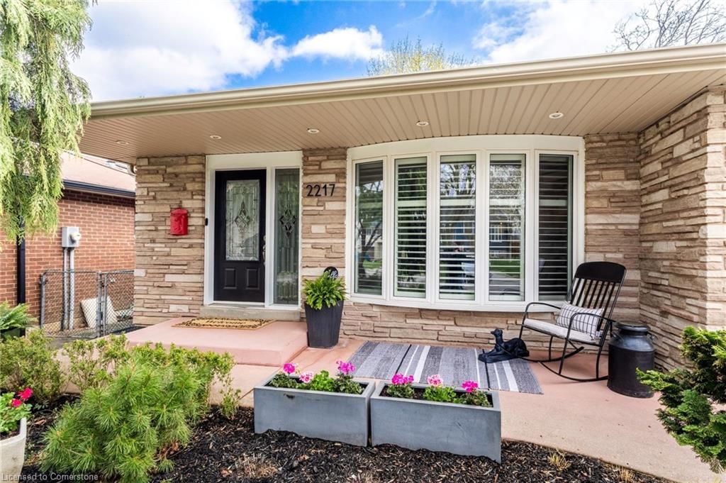 Single Family Residence for sale at 2217 Lancaster Crescent, Burlington, Brant Hills, L7P 3G4 - MLS: 40724441