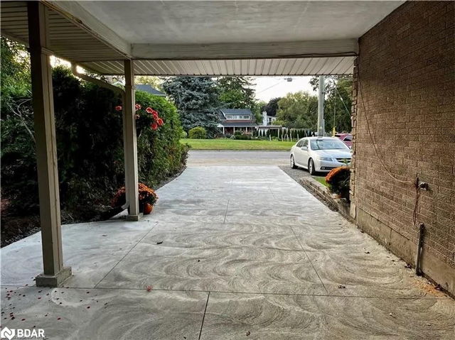 Upper - 694 Niagara Street