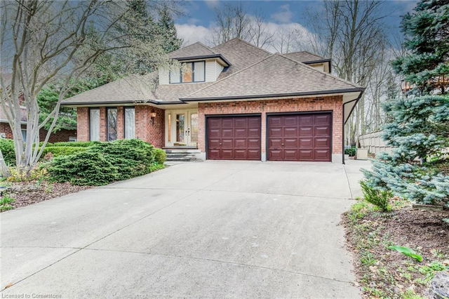 225 Corrie Crescent