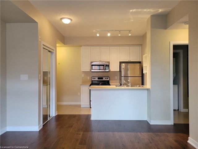 208 - 90 Charlton Avenue
