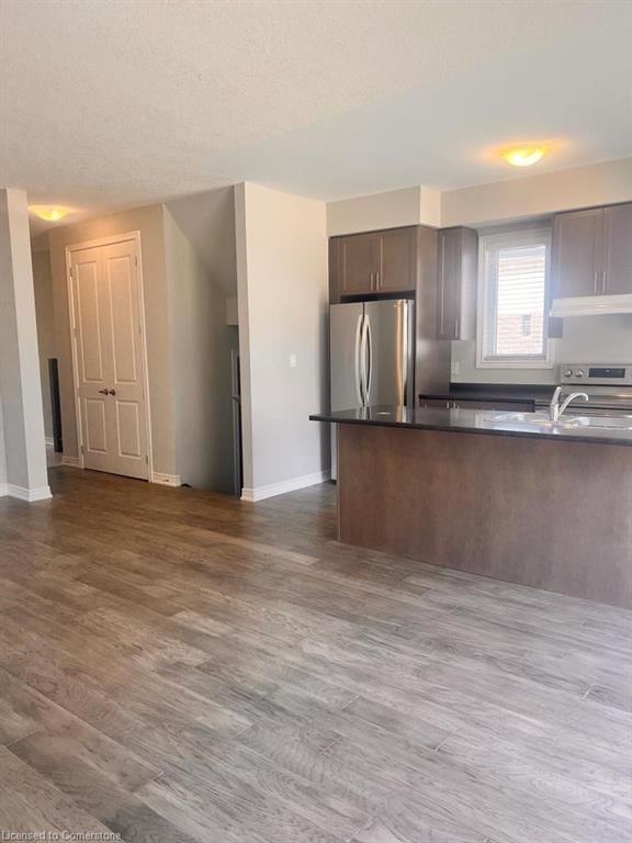 94 Aquasanta Crescent