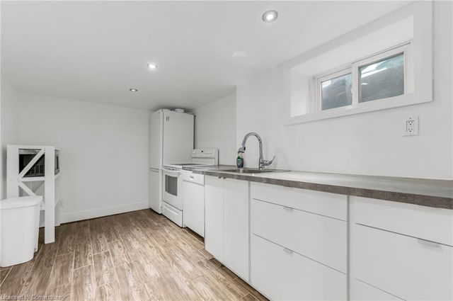 LOWER - 116 Spadina Avenue