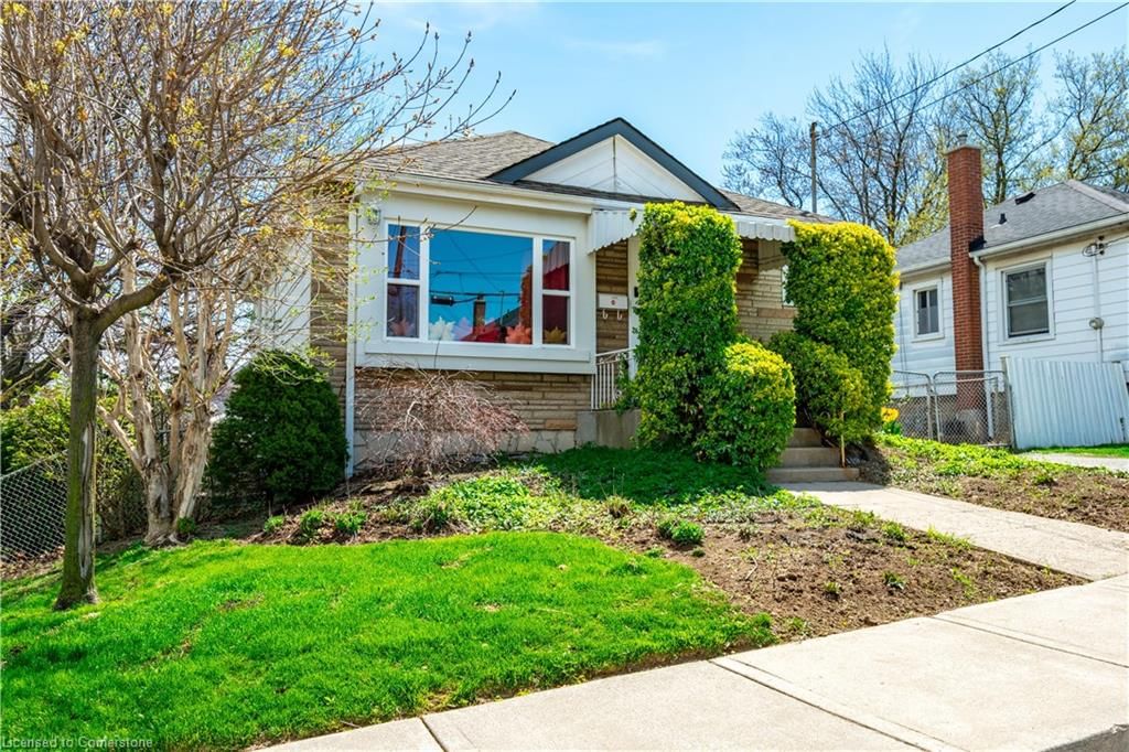Single Family Residence for sale at 119 East 17th Street, Hamilton, Inch Park, L9A 4M4 - MLS: 40726095