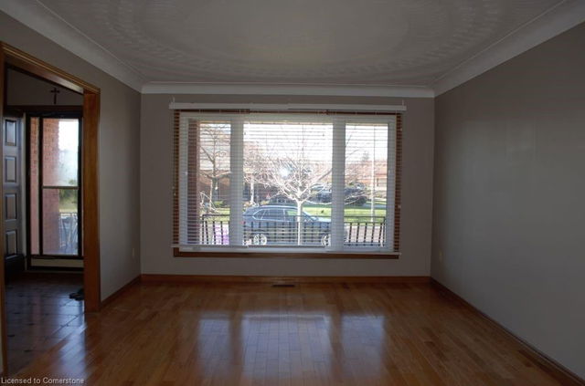 Upper Leve - 30 Hearthside Crescent
