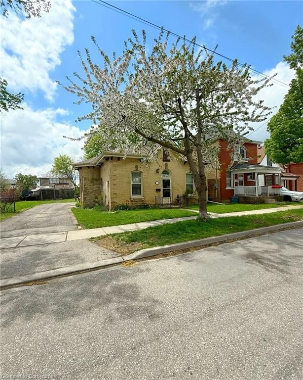 Single Family Residence for sale at 21 Sarah Street, Brantford, East Ward, N3S 2Z5 - MLS: 40727010