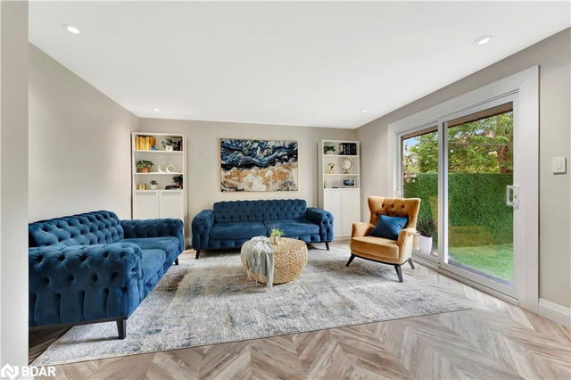 10 - 25 Thaler Avenue