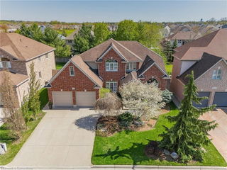 533 Falconridge Crescent
