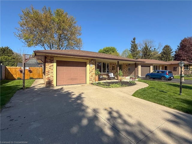 82 Berkley Crescent
