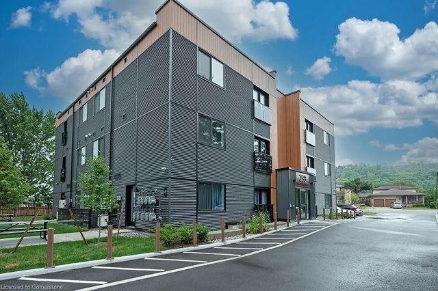 0C LOWER - 261 King Street