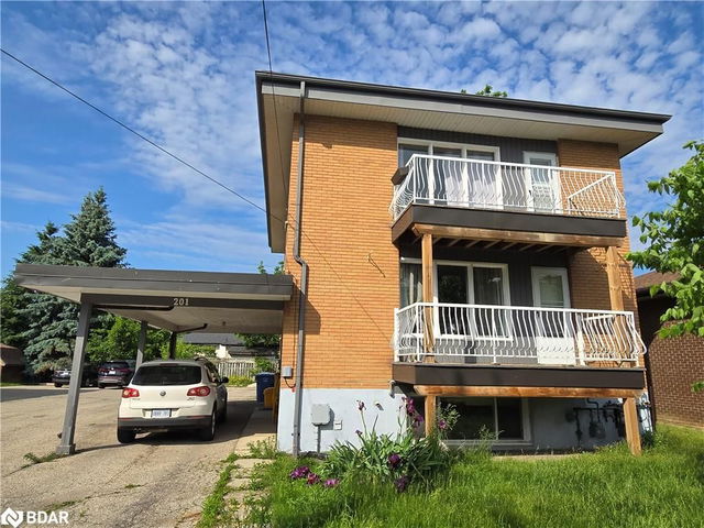 201 Alma Street N