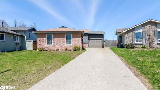 51 Christie Crescent