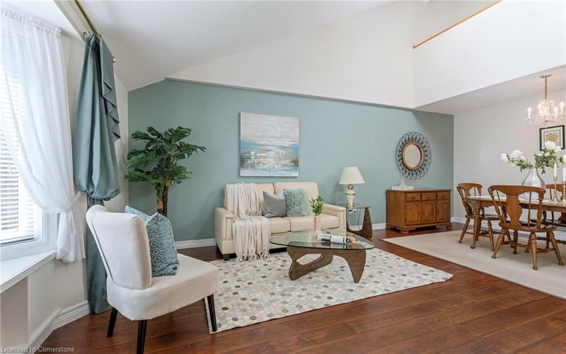 32 - 810 Golf Links Road
