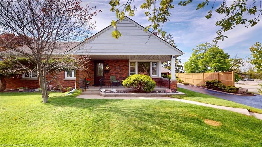 Single Family Residence for sale at 134 Queensway Drive, Brantford, Henderson, N3R 4X3 - MLS: 40729410