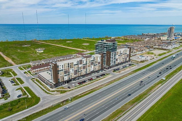 609 - 550 North Service Road