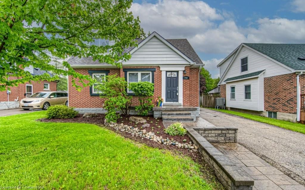 Single Family Residence for sale at 742 Elizabeth Street, Kitchener, Uptown Waterloo/North Ward, N2H 6H3 - MLS: 40729731