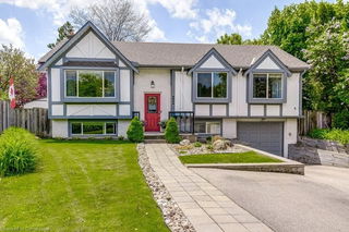 726 Applewood Crescent