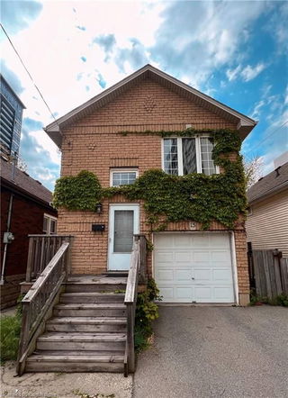 15 Hess Street N