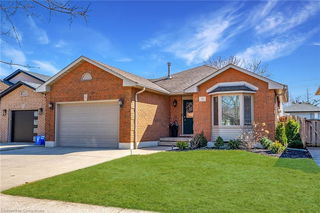 31 Loneoak Crescent