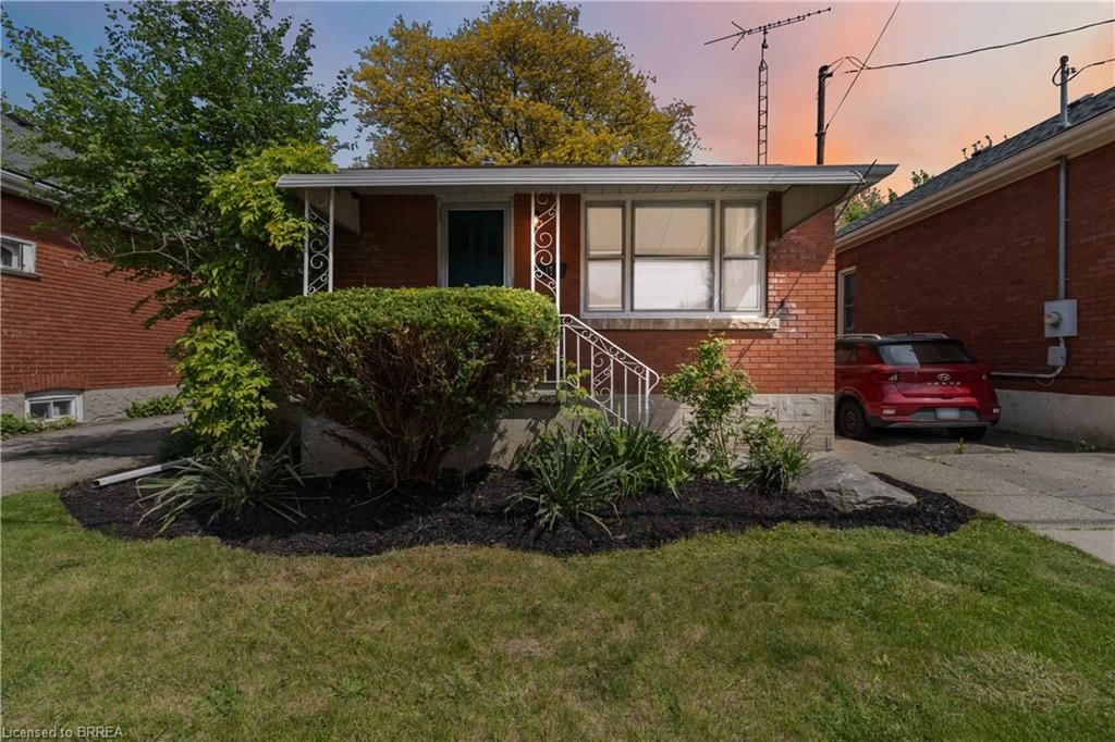 Single Family Residence for sale at 17 Salisbury Avenue, Brantford, Eagle Place West, N3S 1M6 - MLS: 40730387