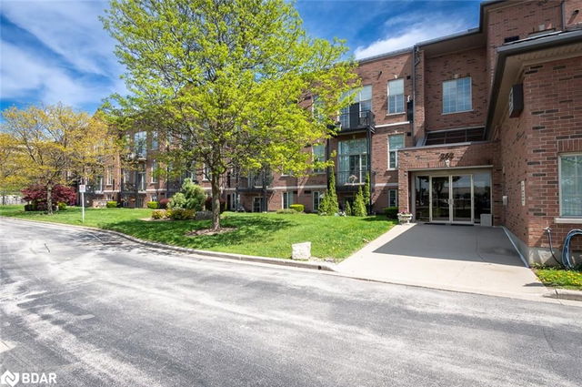 318 - 262 Dundas Street E