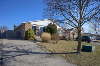 82 Lampman Crescent