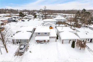 512 Pinetree Crescent