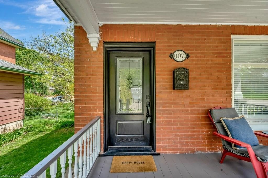 Single Family Residence for sale at 107 Barrie Street, Cambridge, Victoria, N1S 3B1 - MLS: 40731253