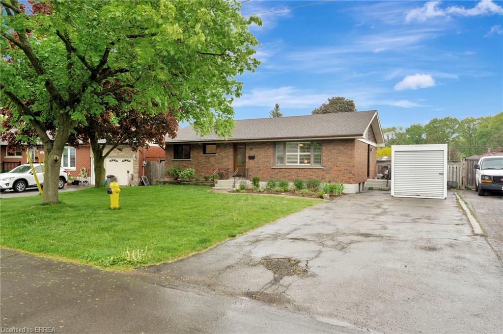 Single Family Residence for sale at 38 Hickery Place, Brantford, Echo Place, N3S 3C8 - MLS: 40732410