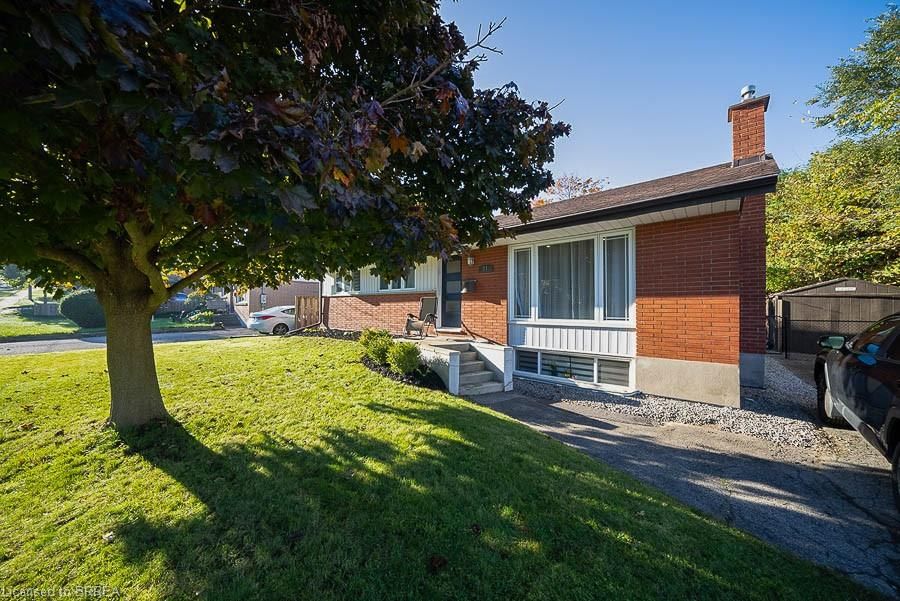 Single Family Residence for sale at 11 Hillcrest Avenue, Brantford, Hillcrest, N3T 2C8 - MLS: 40732527