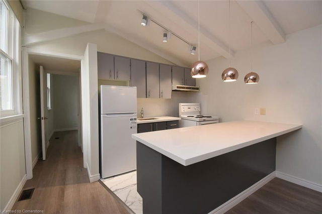 3 - 61 King Street W