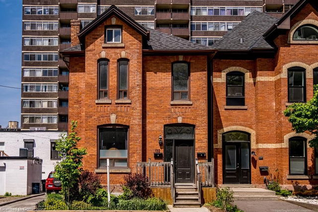 2 - 132 Caroline Street S