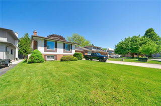 13 Meadowbrook Crescent
