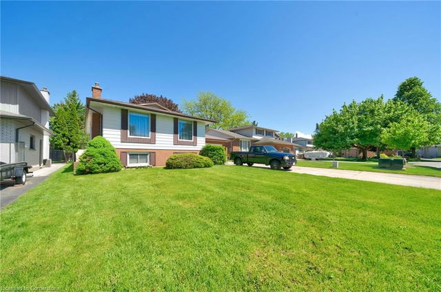 13 Meadowbrook Crescent