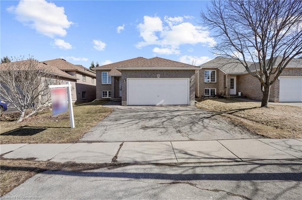 Single Family Residence for sale at 8 Bradley Lane, Brantford, Donegal/McGuiness, N3T 6R5 - MLS: 40734026