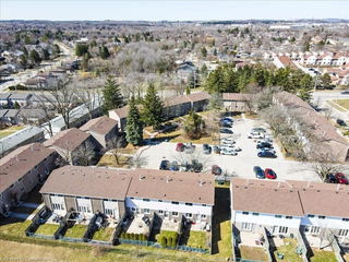 33 - 25 Upper Canada Drive