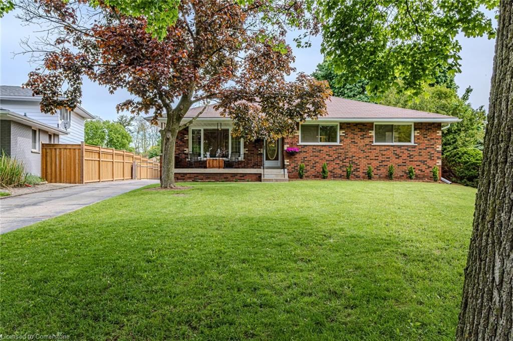 Single Family Residence for sale at 8 Robroy Court, Brantford, Fairview/Greenbrier, N3R 3E3 - MLS: 40734475