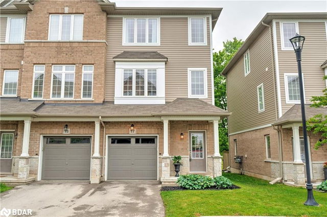17 - 122 Dundas Street E