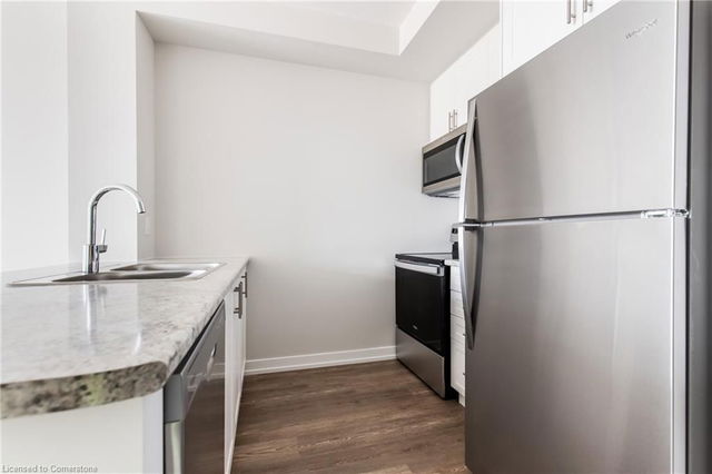 1307 - 870 Queenston Road