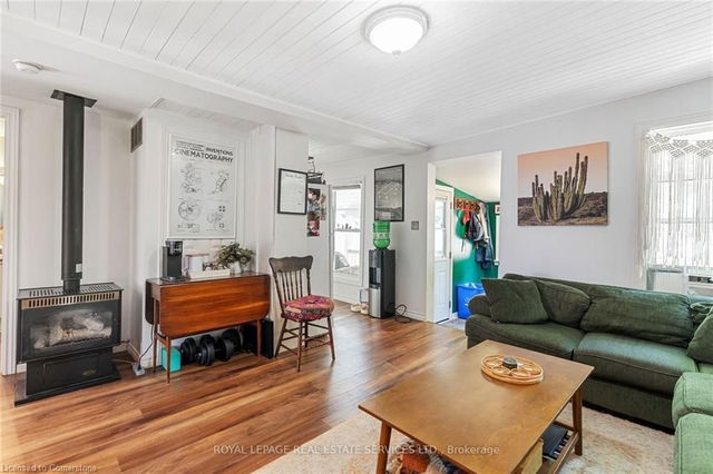 21A - 21 Church Street W