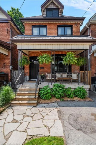 33 Holton Avenue N
