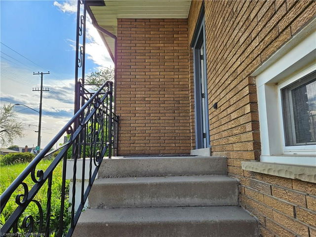 73 Mohawk Road E