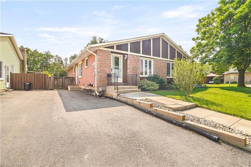 Single Family Residence for sale at 4 Ponytrail Drive, Brantford, Lynden Hills, N3P 1J8 - MLS: 40736795