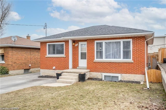 A - 426 Highland Road E
