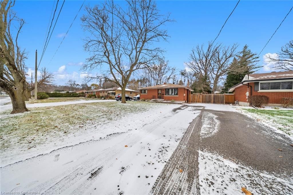 Single Family Residence for sale at 32 Collingdon Drive, Brantford, Echo Place, N3S 3E1 - MLS: 40737891