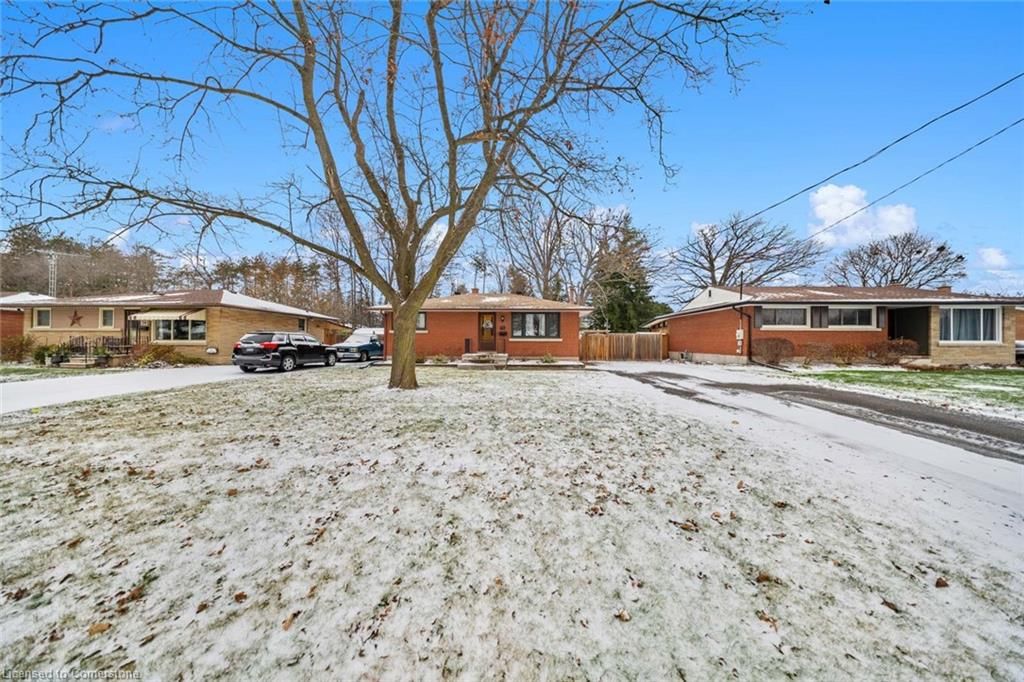 Single Family Residence for sale at 32 Collingdon Drive, Brantford, Echo Place, N3S 3E1 - MLS: 40737891