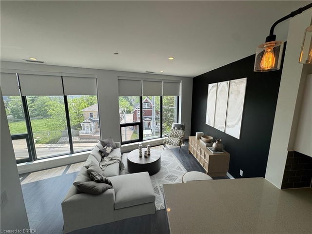 406 - 690 King Street W