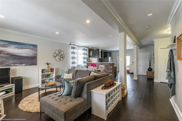 Upper - 376 Talbot Street